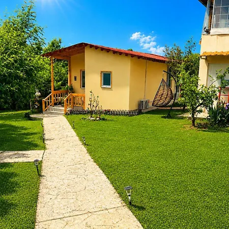 Holiday home Village -garden House Daias *